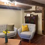 Anneliese Im Einzeldenkmal - Lange Gasse 29