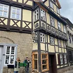 아파트 Anneliese Im Einzeldenkmal - Lange Gasse 29 *